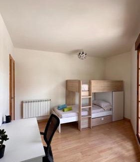 La Virgen del Camino House | Cama King Size, Jardín y Barbacoa a 10 min de León