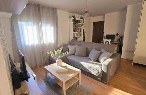 Puente de Vallecas Apartment | Cozy Apartment near City Center