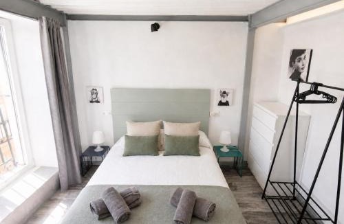 Burgos Apartment | Disfruta Burgos en estudio en Casco Antiguo by VIBUhomes