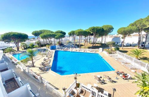 Urbanizacion Hacienda las Chapas Apartment | VIME V Sunny Marbella East SWIMMING POOL, GYM & SPA - EaW Homes