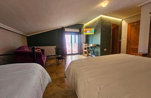 El Cabaco Hotel | Hostal Restaurante Las Cavenes Del Cabaco