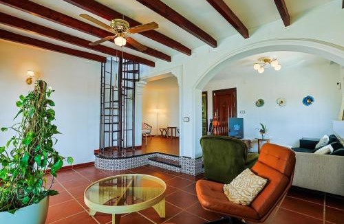 Benajarafe Apartment | Escapada Perfecta Villa con Piscina y Relax