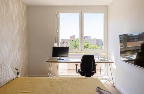 San Isidro Apartment | 23 DOWN TOWN IN METRO IN 5 Station straigh WIFI AC