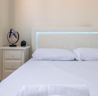 San Blas-Canillejas Apartment | Piso Exclusivo con Piscina y Atención 24 horas cerca del Aeropuerto e IFEMA
