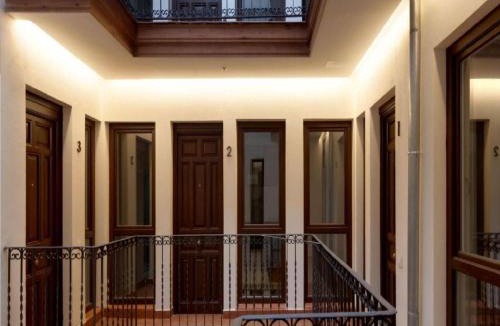 Las Acacias Apartment | Chic Madrid Central Apartment