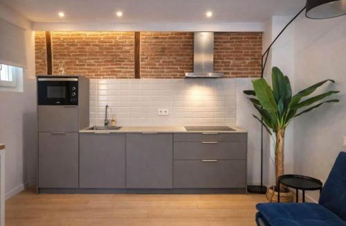 Las Acacias House | Stay Near El Rastro for 4