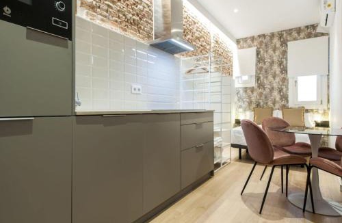Las Acacias Apartment | Stay in Madrid for 5 guests