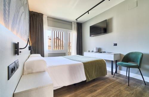 Benalmadena Costa Hotel | Hostal Sol y Miel