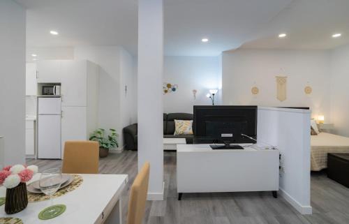El Palo Apartment | Holidays & Home Estudio El Palo 8A, 400 m playa