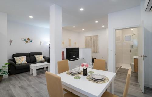 El Palo Apartment | Holidays & Home Estudio El Palo 8A, 400 m playa