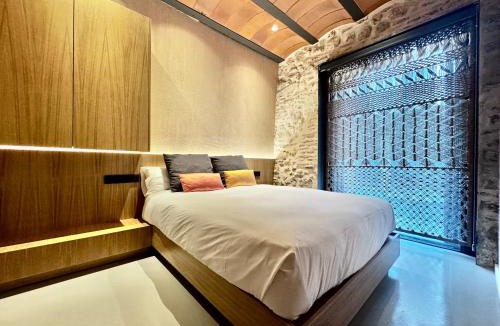 Distrito Centro Apartment | VillaMora Alfaros 35 FREE PARKING