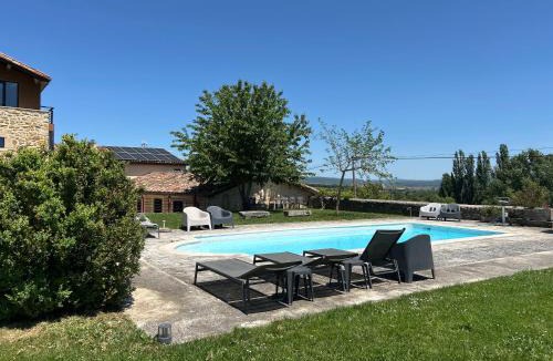 Quintanilla de los Adrianos House | casa rural de un artista en plena naturaleza piscina y parque de esculturas en villarcayo