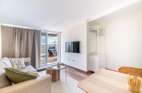 Capuchinos Apartment | Urban Charm Rooftop Apartment with Vista