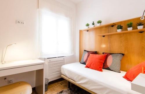 Barrio de las Letras Apartment | Bright Modern 3BD - Barrio de las Letras