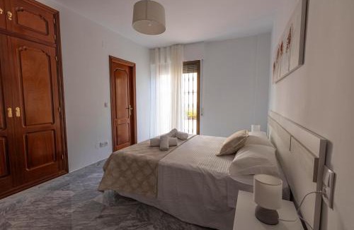 La Trinidad-San Juan y Todos los Santos Apartment | Parking Entre Patios Centro