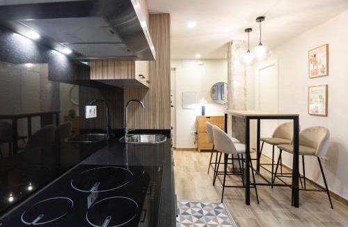 Poligono Alameda Apartment | Málaga Chic Retreat