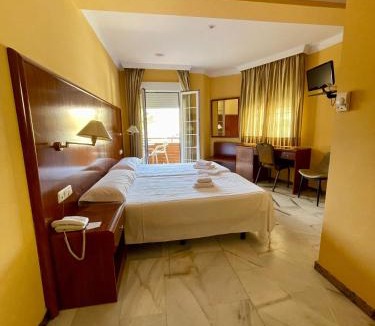 Cenes de la Vega Hotel | HOTEL LA FONDA DE DON GONZALO
