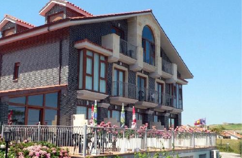 San Vicente de la Barquera Hotel | Hotel Azul de Galimar