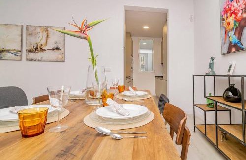 Barrio de La Latina Apartment | Apartment with Balconies in La Latina by Batuecas