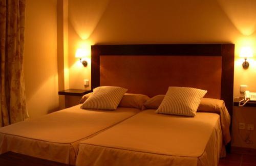 La Pradera de Navalhorno Hotel | Hotel Rural El Jardin de la Hilaria