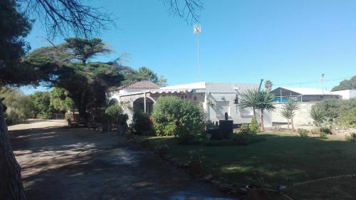 Rota House | En Resort Fincas Las Dunas dos Chalets con jacuzzis en primera linea de playa , uno de 4 dormitorios y otro de 2 dormitorios, Llama al Seiscientos veintisiete Cuatrocientos diecisiete Trescientos noventa y ocho