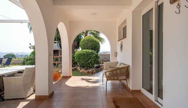 Spacious 3BR Villa with pool and views