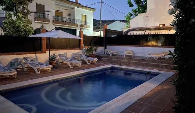 Lovely 10-bed Villa With Private Pool & Garden