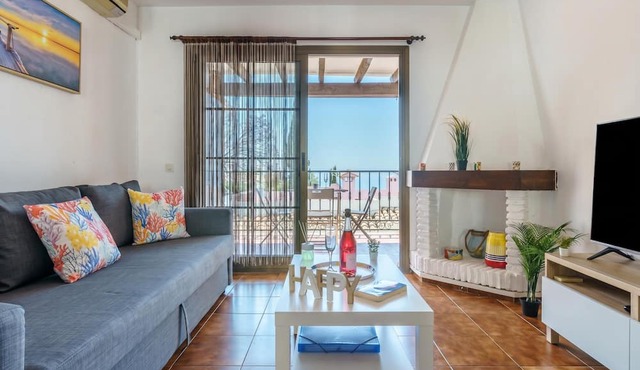 Sunny Tranquility With Pool, Benalmádena, Spain