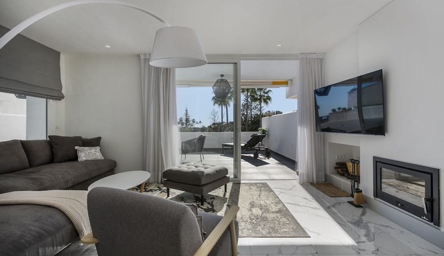 Spectacular, luxurious apartment near the beach