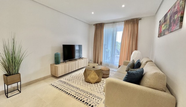 8 - Apt. with garden in la Mairena - el Bosque
