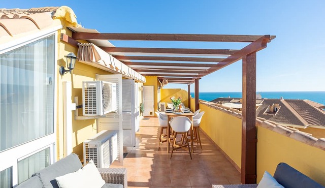 Apartment 'Modern Penthouse' with Sea View, Wi-Fi and Air Conditioning