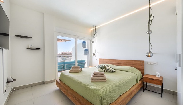 Hill Collection 5 apt, only 1km from Carvajal beach. In Higueron urbanisation