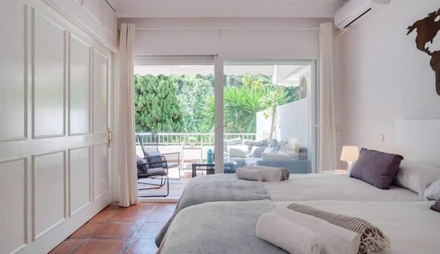 Apartment with big terrace (150 m. to the beach)