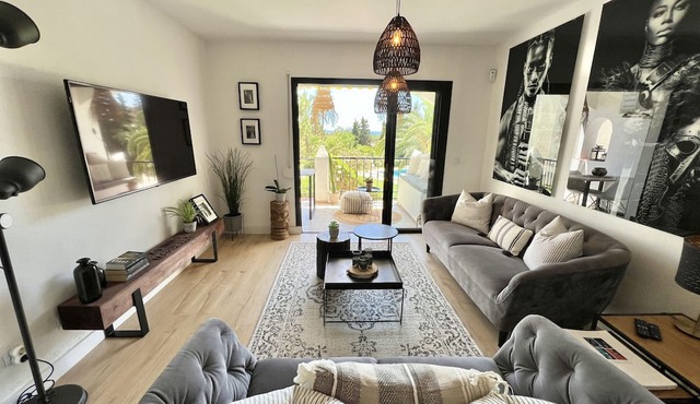 51 - Apartment in Riviera walking distance to everything