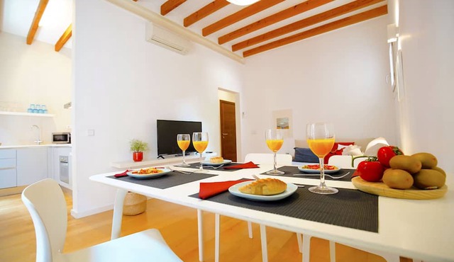 Spacious Apartment in Palma Old Town, Fully Equipped, Wifi, AC, Central , Bright in Palma de Mallorca