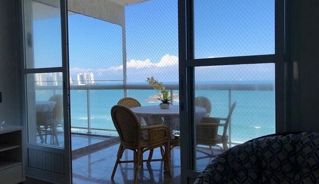 High Standard Apartment FULL FRONT TO THE SEA. in Guarujá