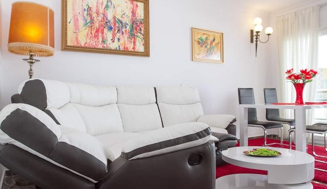 Carihuela - Frontline Beach Apartment in Torremolinos