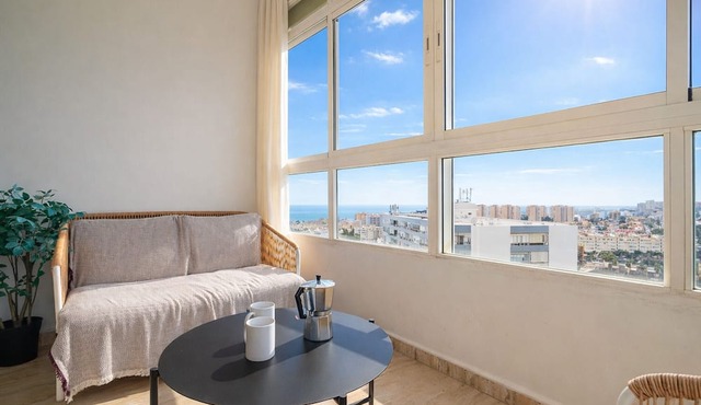 Cubo's Estudio La Colina Seaview & Pool/communal pool/urban/air conditioning