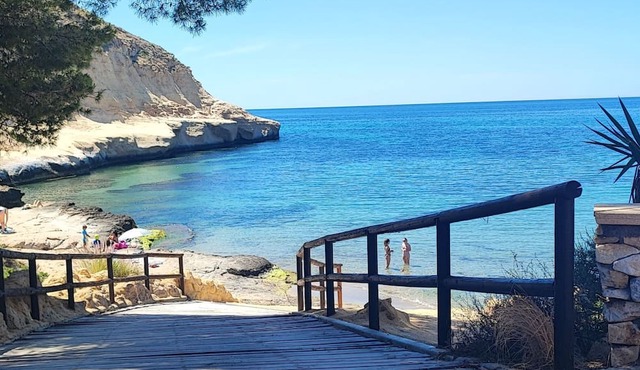 La Invincible Terreros in der 1. Reihe des Strandes by Interhome