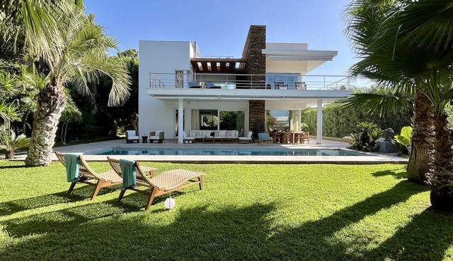 La Villa Eterna, less than 100m from the beach