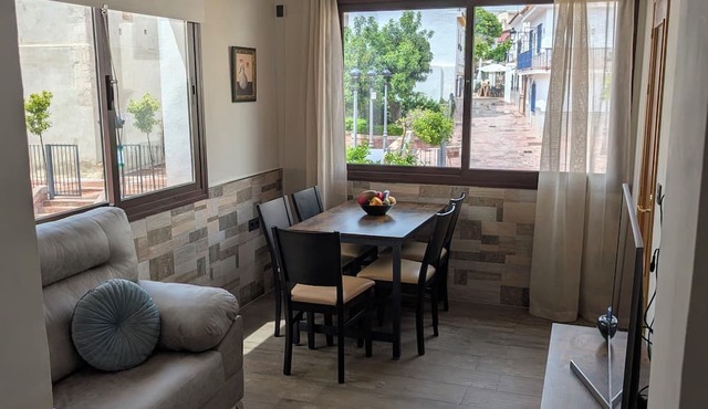 Luminous Duplex centrally located in Arroyo de la Miel, 3 minutes from downtown.