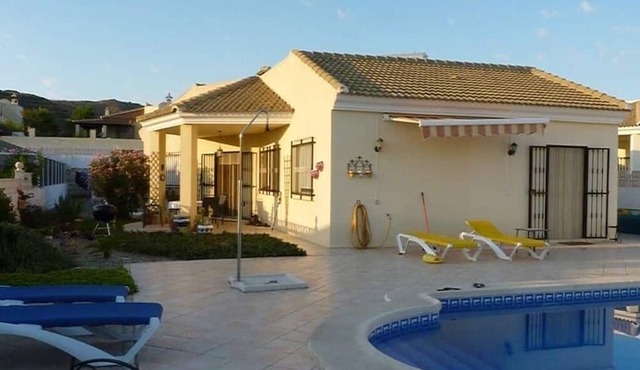 Peaceful rural retreat, private pool, stunning mountain views close to Arboleas.