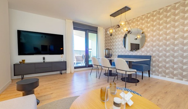 Cubo's Luxury Urban Sky Apartment 12/urban/air conditioning/free wifi/community pool in Málaga