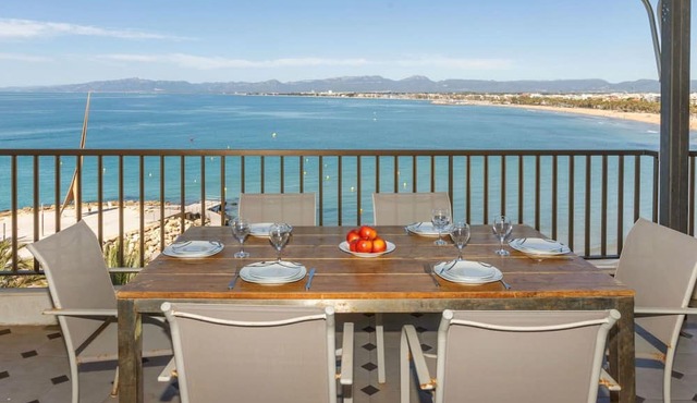 Nice apartment for 12 guests with WIFI, TV and terrace in Salou