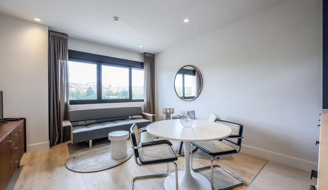 Modern apartment near the Royal Palace 11