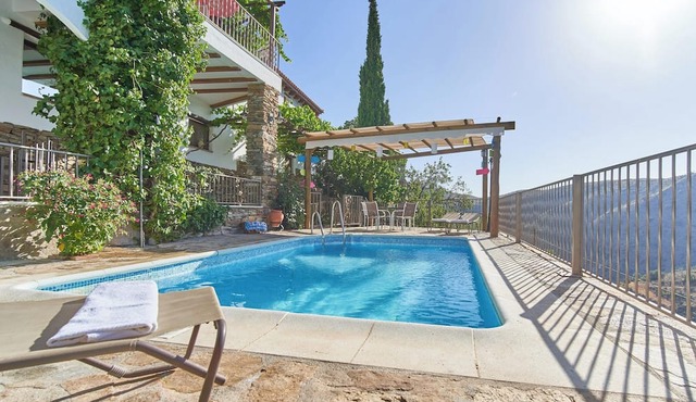 Homerez - Cozy Chalet with Pool in Laroya in Laroya