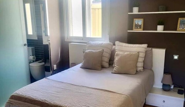 Royal-Palace Garden View | Elegant 2-Bedroom Flat in the Heart of Madrid