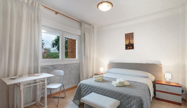 Apartment 'Antiguo Estadio' with Private Terrace, Balcony and Wi-Fi