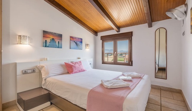 Apartment 'Con Vistas A Las Montañas' with Mountain View, Wi-Fi and Air Conditioning