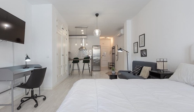 Jinetes Holidays - Apartment In Málaga. Free Wifi